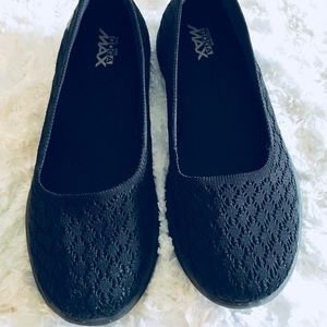 EUC Skechers GOGA Max Black Lace Flats. Size 7.